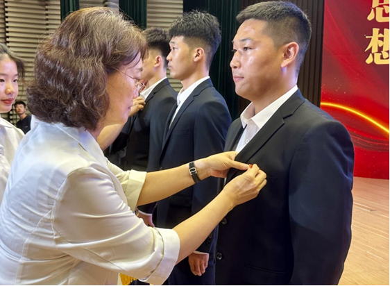 黑白体育APP下载